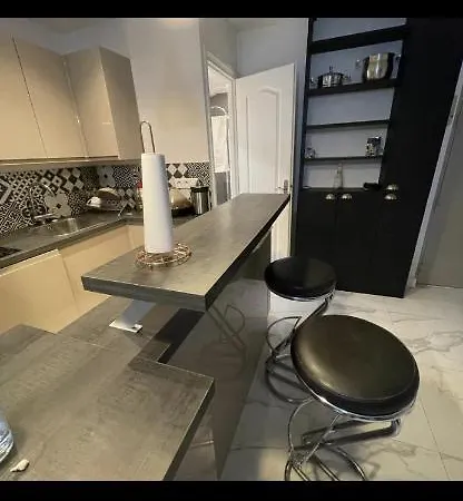 Moderne 15 Apartment